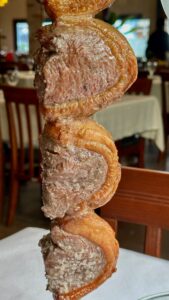 Carnes nobres na Churrascaria Tropilha Curitiba