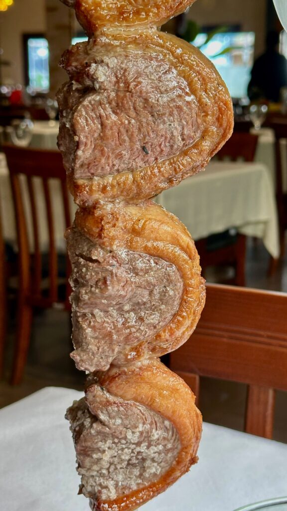 Carnes nobres na Churrascaria Tropilha Curitiba